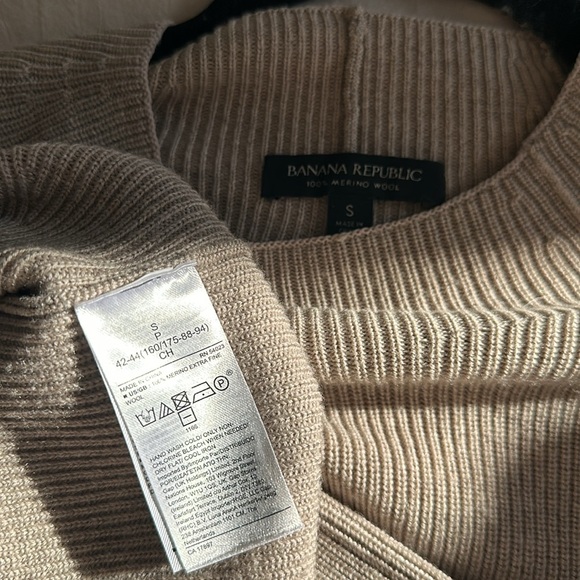 Mock neck banana republic sweater - Picture 5 of 5